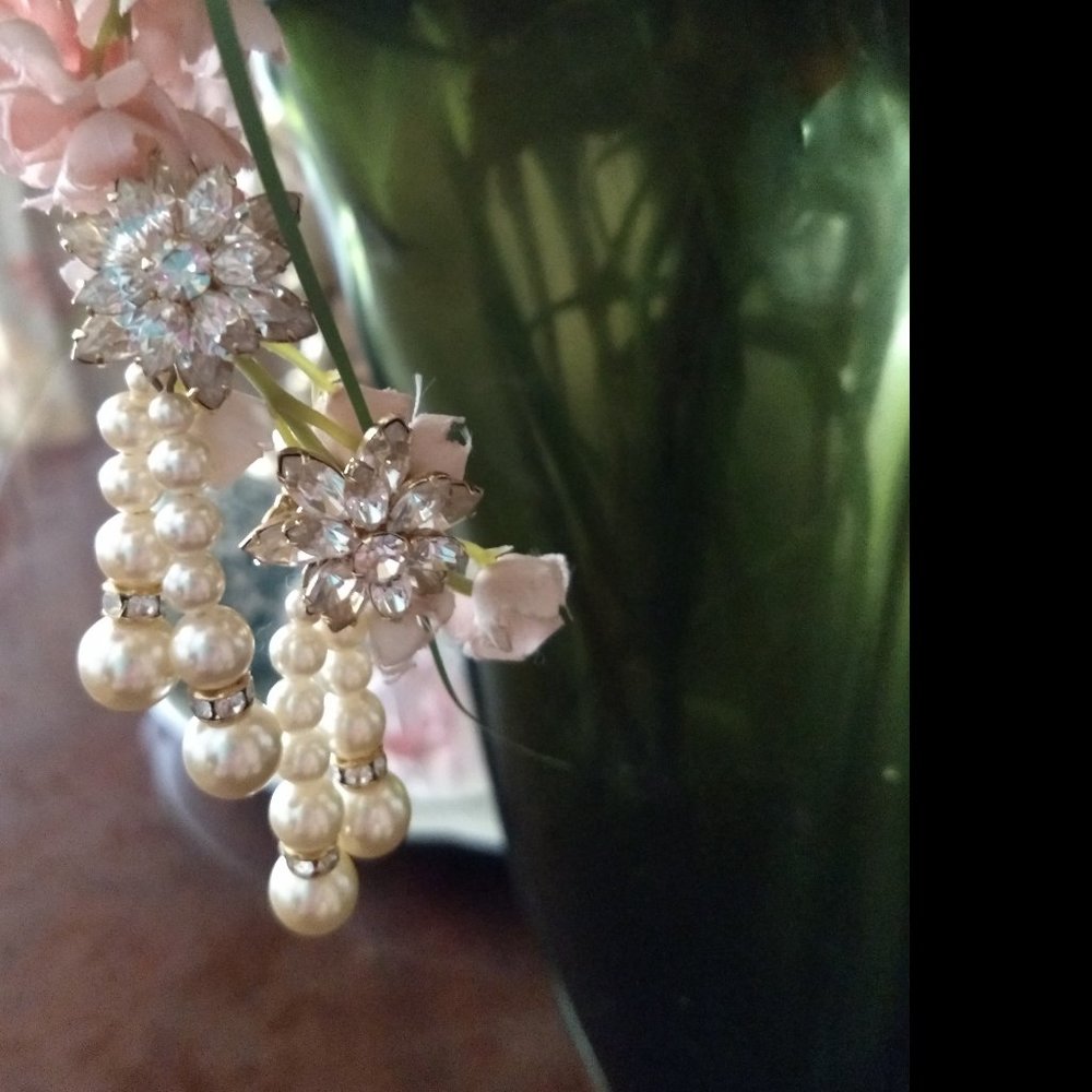 Pretty Faux Pearl & Rhinestone Earrings!